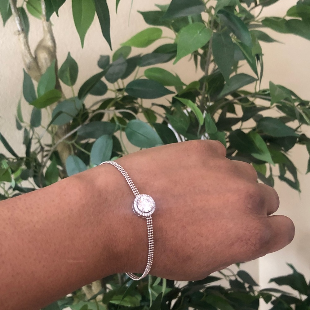 Elegant Silver Bracelet with Moissanite Stone
